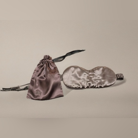 Bliss Plum Queen 100% Silk Sleep Mask New, no Box. Includes Pouch. Never Used. - Picture 3 of 6